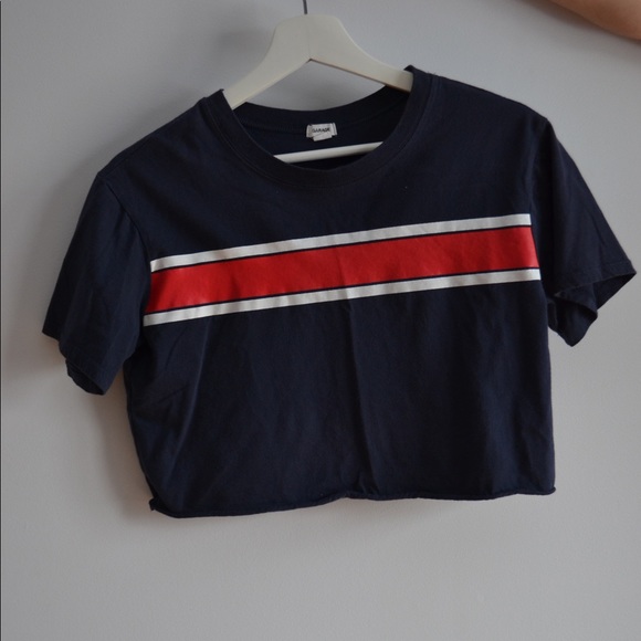 Garage croptop - Picture 2 of 3